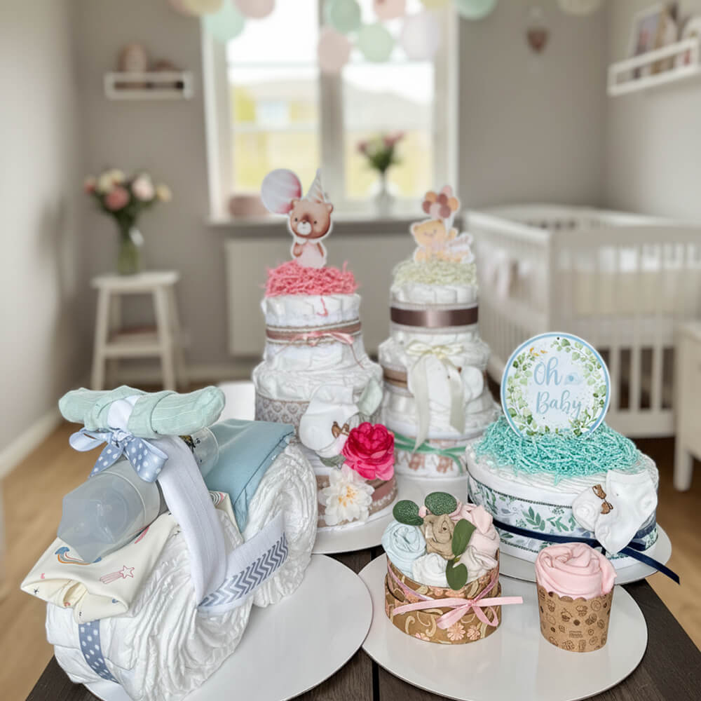 TrylleTroldes håndlavede babyprodukter samlet på gavebordet