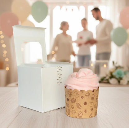 Cupcake lavet af babybody i lyserød farve som nuttet gave til babyshower