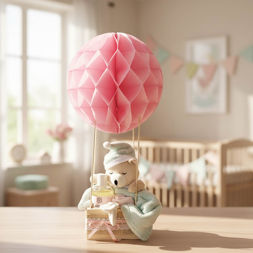 Luftballon gavekurv med bamse og pynt i lyserøde nuancer