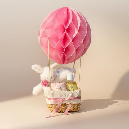 Luftballon gavekurv i lyserød farve med søde detaljer som gave til pige