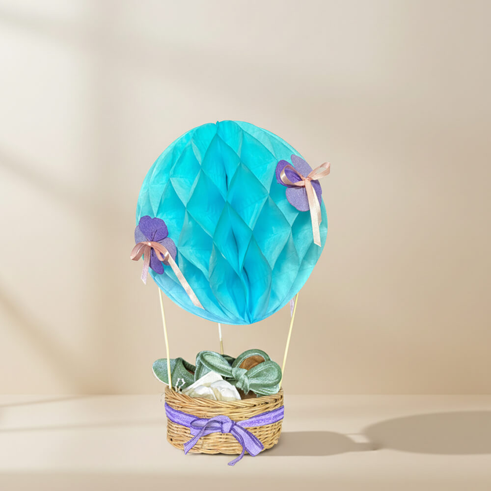 Blå luftballon-gavekurv til drengebaby